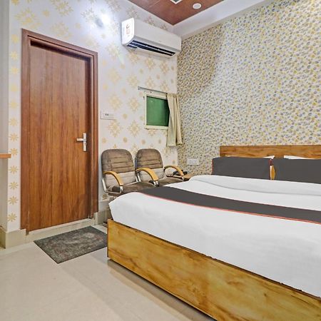 Hotel O Star Ki Nuova Delhi Esterno foto