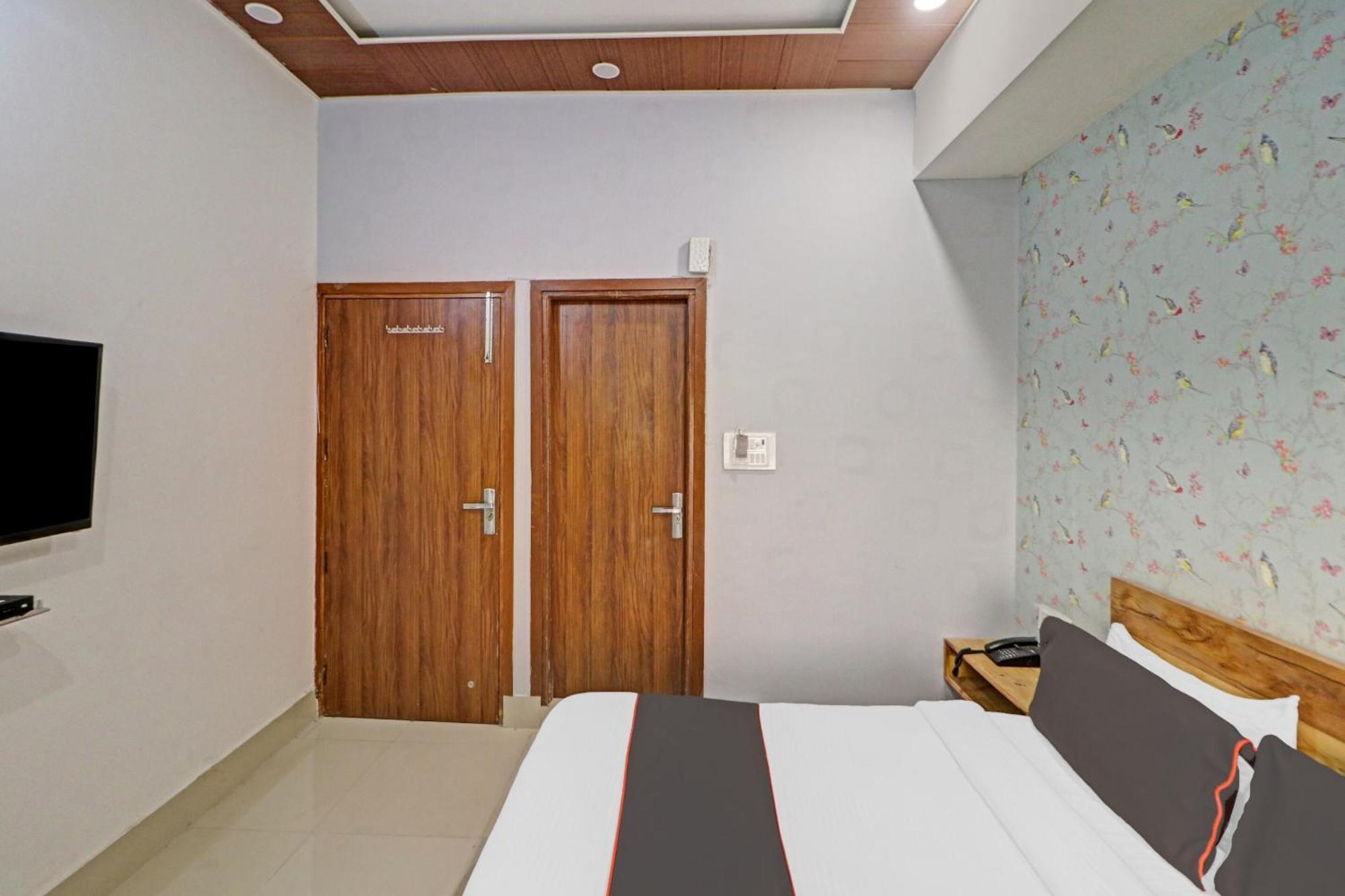 Hotel O Star Ki Nuova Delhi Esterno foto