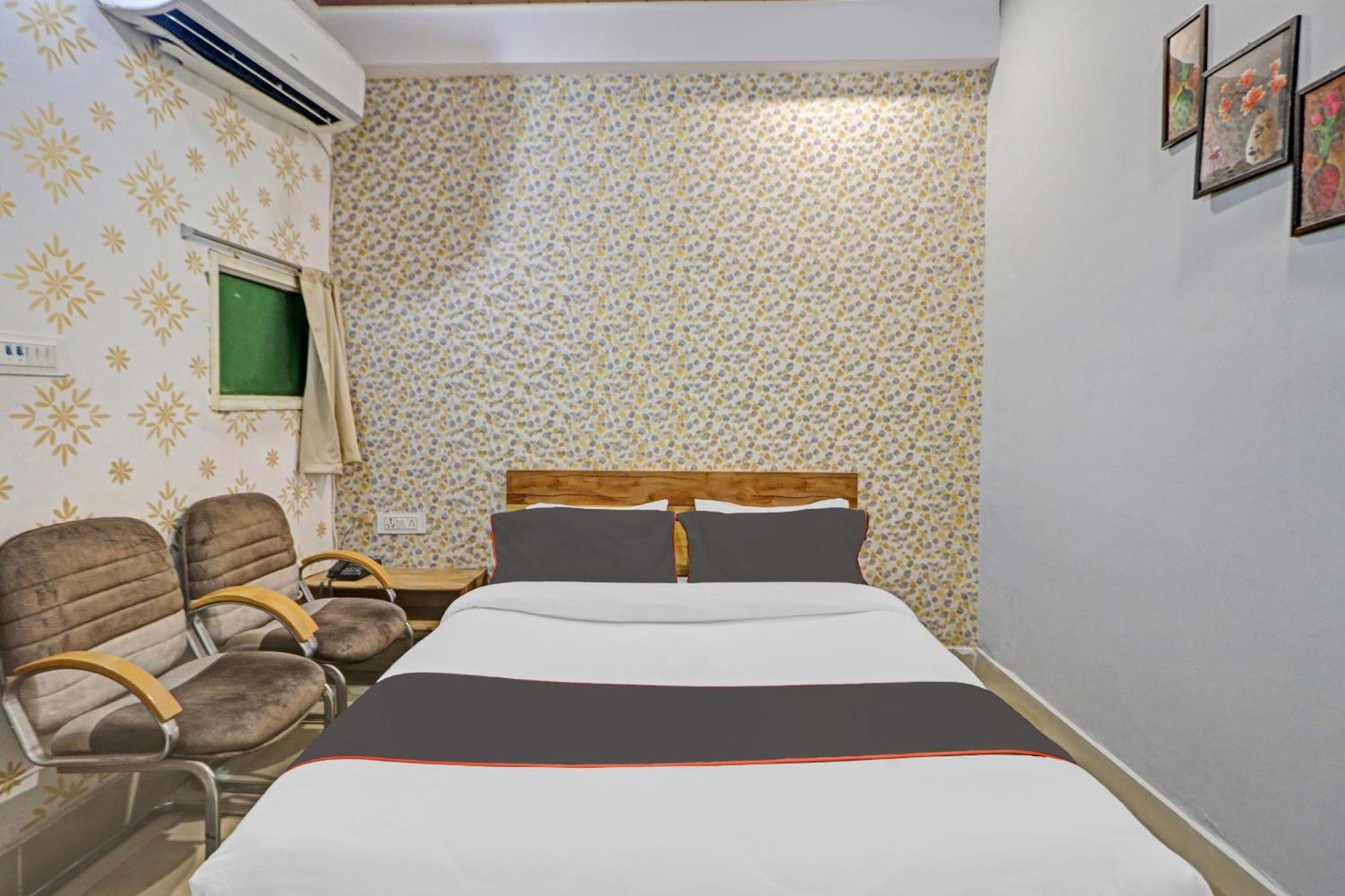Hotel O Star Ki Nuova Delhi Esterno foto